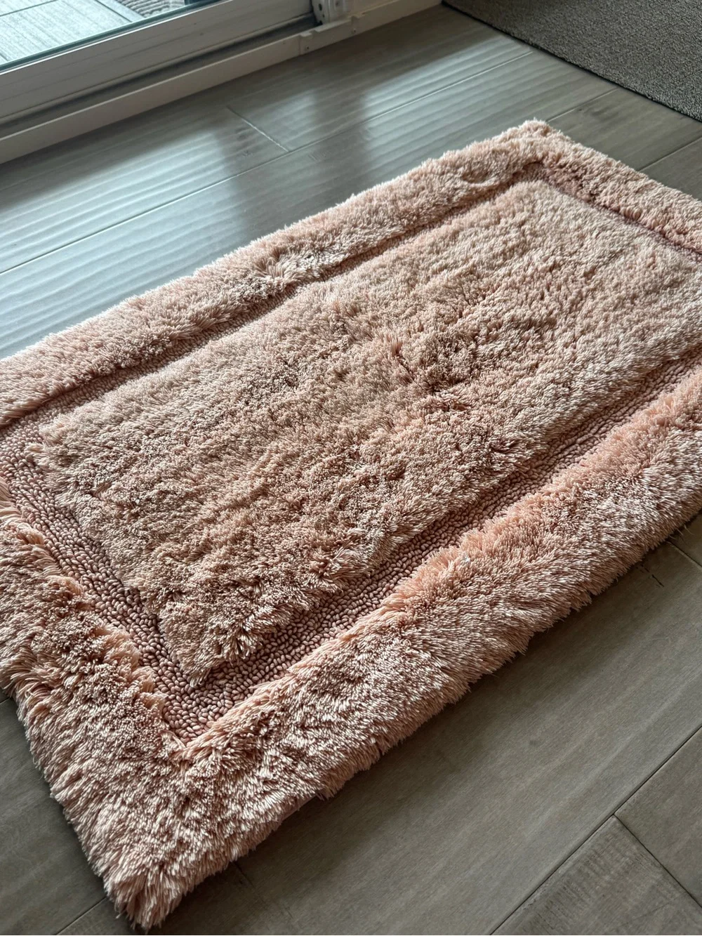 Frontgate Resort Rug Bath Mat in Peony